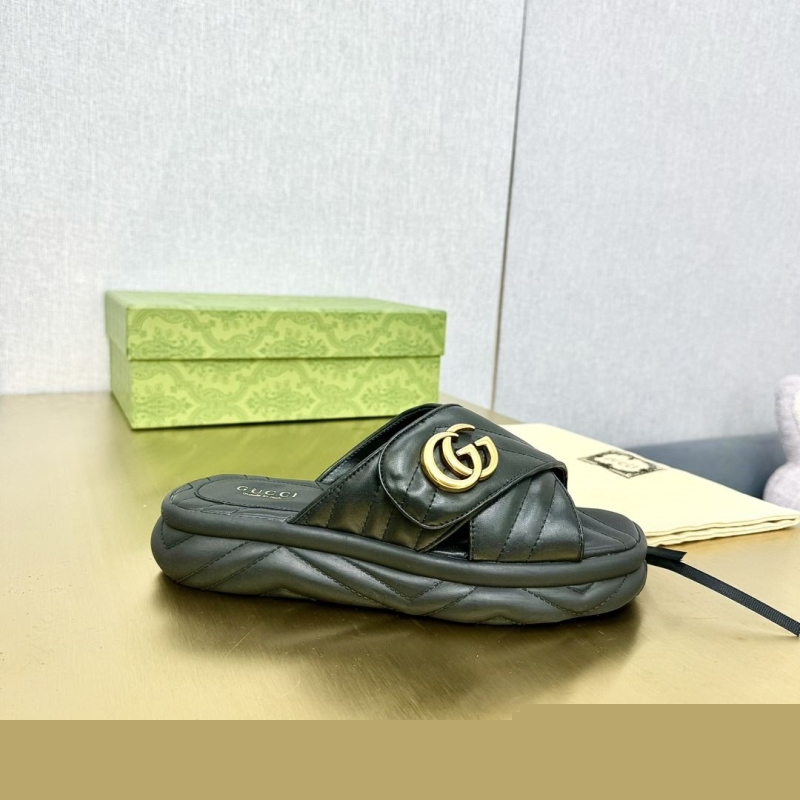 G*u*i slippers